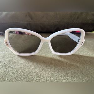 Celine Accessories Celine CI40075i 56mm
Sunglasses White with Mirrored lenses